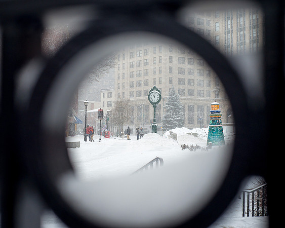 Monument Sqaure Snow Globe