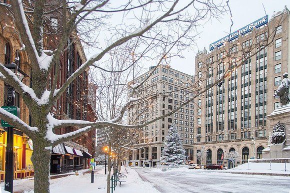 Morning Snow in Monument Square