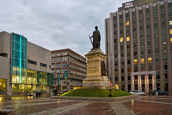 Rainy Monument  Square