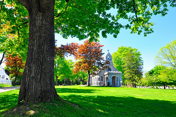 Wilde Memorial Chapel in Spring